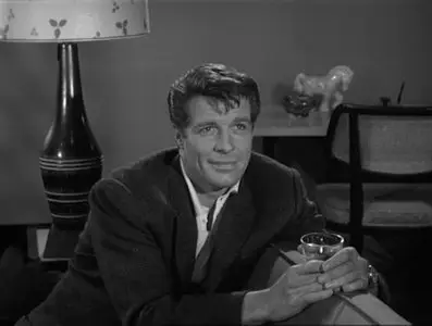 Alfred Hitchcock: Disappearing Trick (1958)