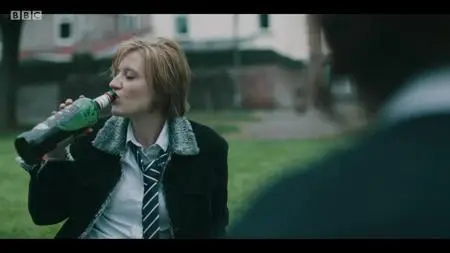 In My Skin S01E01