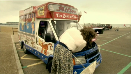 Little Britain, Season 1, episode 8: Largest Mince Pie