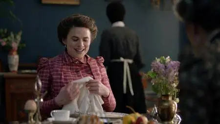Howards End S01E01