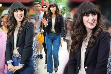 Zooey Deschanel - 'Extra' At The Grove in Los Angeles October 4, 2011