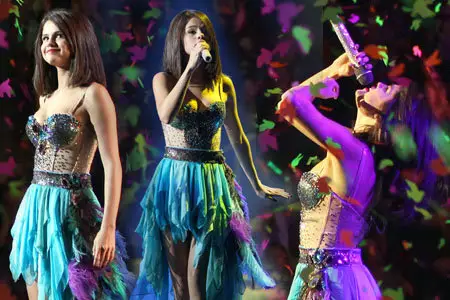 Selena Gomez - Perform in in Vancouver October 14, 2011