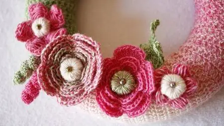 Crochet Floral Wreath out of Flowers, Leaves and Pistils