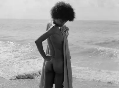 Melanie Pebbles by Roeg Cohen