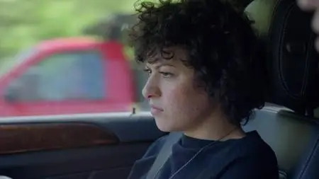 Search Party S01E10