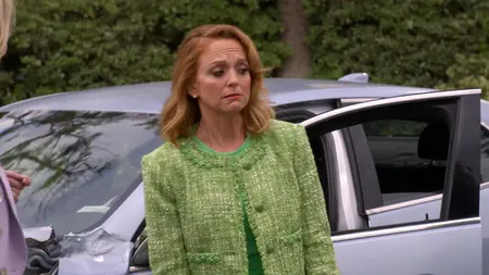 Leanne S01E15