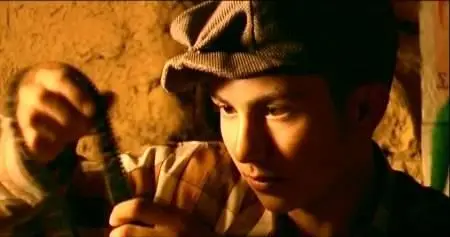 Ahmet Uluçay-Karpuz kabuğundan gemiler yapmak ('Boats Out of Watermelon Rinds') (2004)