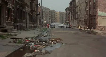 Koyaanisqatsi (1982)